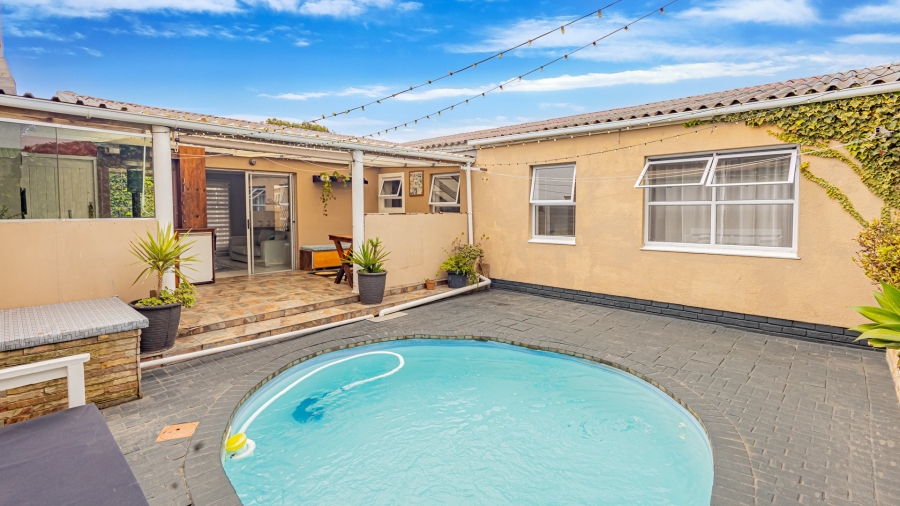 3 Bedroom Property for Sale in Westridge Western Cape